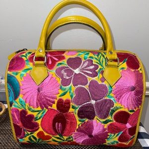 New!!😍 Embroidered weekend leather bag 💛